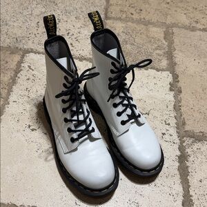 Dr. Marten White Boots 11821 Size 7 Ladies